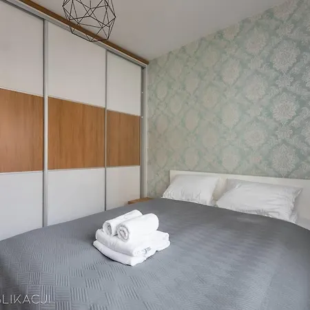 Ecru Specious 2-bedroom With Balcony *