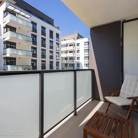 Appartamento Ecru Specious 2-bedroom With Balcony