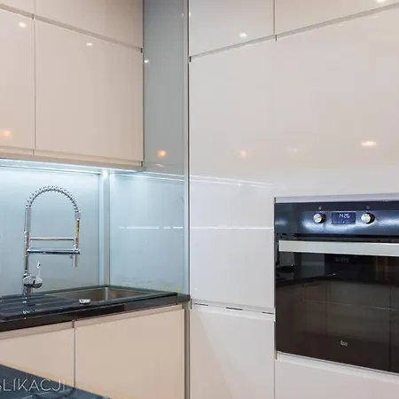 Ecru Specious 2-bedroom With Balcony * Varsavia