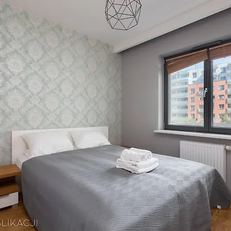 Ecru Specious 2-bedroom With Balcony Varsavia